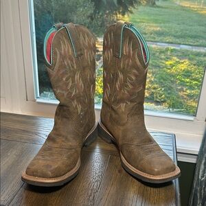 🔥📸Ariat kids square toe boots!